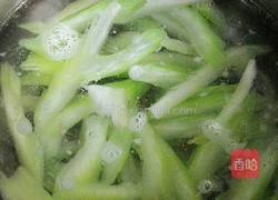 牛肉香菇炒芹菜的做法图解2
