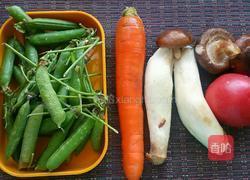 豌豆烩三鲜的做法图解1