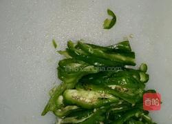 青椒土豆的做法图解1