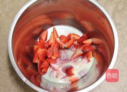 草莓冰淇淋的做法图解1