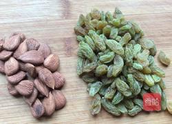 葡萄干杏仁面包的做法图解2