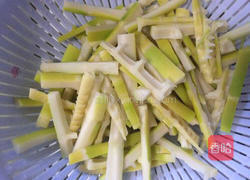 葱油焖春笋的做法图解2