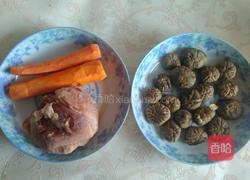 香菇猪肉胡萝卜饺子的做法图解1