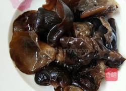 西芹木耳白玉菇的做法图解6