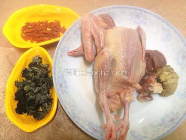 备好食材.