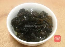 木耳鸽子汤的做法图解2