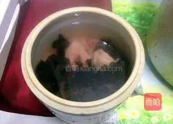 Illustration of making fungus and pigeon soup 5