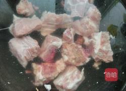 排骨炖玉米的做法图解2