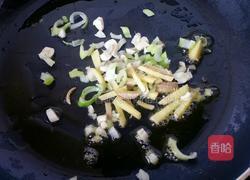 家常红烧小鲫鱼的做法图解3