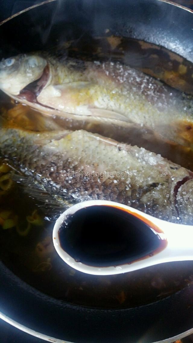 1勺酱油，1勺生抽