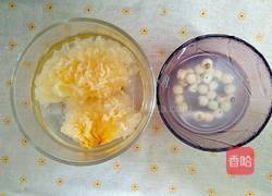 银耳红枣莲子汤的做法图解2