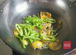 青椒炒皮蛋的做法图解5