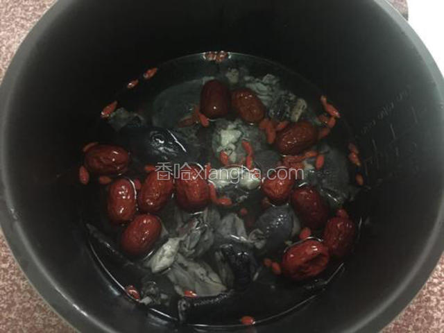 加水没过食材即可