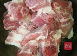 莲藕花生排骨汤的做法图解1