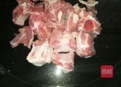 莲藕花生排骨汤的做法图解3