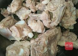 莲藕花生排骨汤的做法图解4