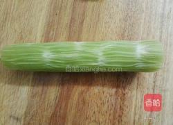 爽口莴笋丝的做法图解1