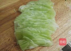 爽口莴笋丝的做法图解2
