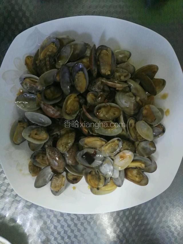 加入胡椒、味精、滴上香油，盛盘。