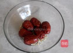 银耳莲子百合粥的做法图解5