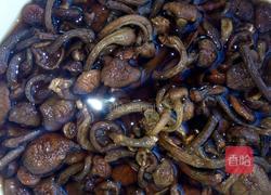 鸡腿炖蘑菇的做法图解1