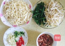 豆芽炒饼的做法图解7