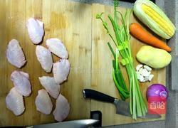 三汁鸡翅焖锅的做法图解2