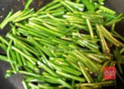 小河虾炒韭菜的做法图解5