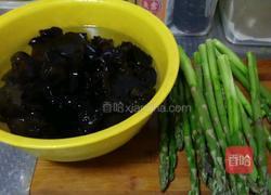 凉拌木耳竹笋的做法图解1