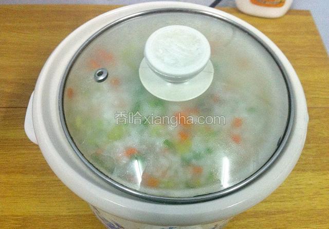 出锅前，盖上盖子焖一会。