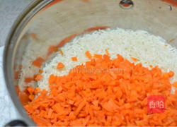 肉末胡萝卜粥的做法图解2
