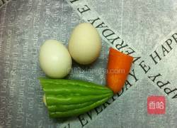 苦瓜胡萝卜蛋饼的做法图解1
