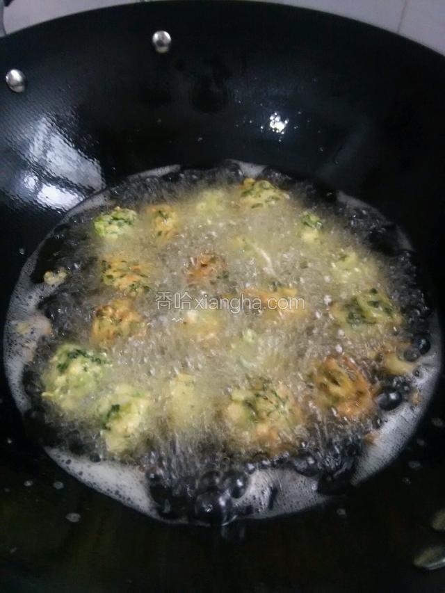 慢慢炸，让其熟透