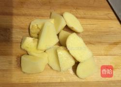 蒜泥酱香小土豆的做法图解1