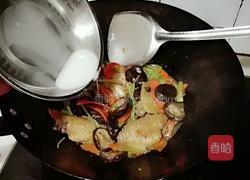 香菇焖鸡翅的做法图解12