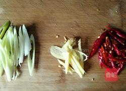 洋葱炒鸡肉的做法图解1