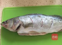 葱油鲈鱼的做法图解1