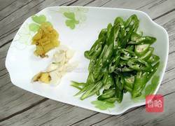 青椒炒牛肉的做法圖解3