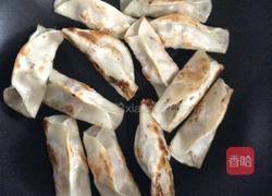 脆香锅贴的做法图解8