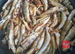 红烧小河鱼的做法图解3