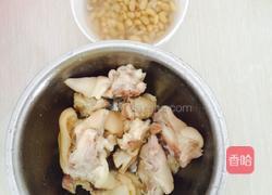 黄豆猪蹄汤的做法图解1