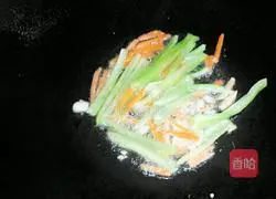 Illustration of how to make spicy fried razor clams 5