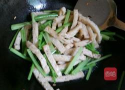 芹菜炒面筋的做法图解8