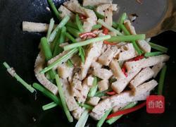 芹菜炒面筋的做法图解9