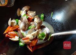 双椒炒花蛤的做法图解7