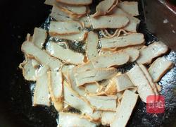 胡萝卜青瓜炒鱼饼的做法图解4