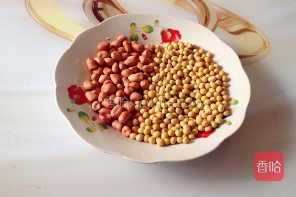 黄豆花生猪脚汤