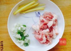 肉丝炒年糕的做法图解2