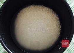 腊肠土豆焖饭的做法图解1