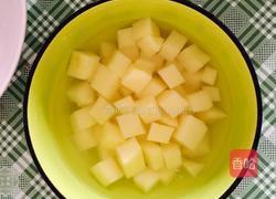 腊肠土豆焖饭的做法图解2